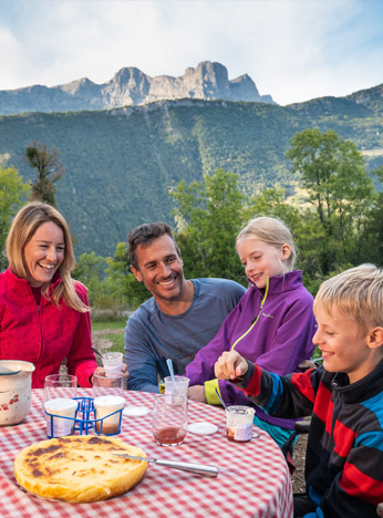 Famille à table