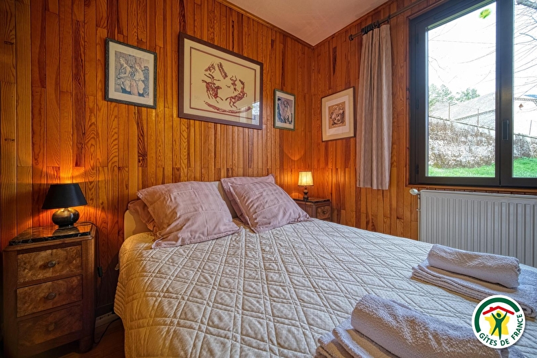 Chambre 2 du rez-de-chaussée (1x140)