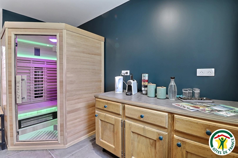 Espace bien-être doté d'un sauna, d'un spa, d'une tisanerie (en option 25?/pers/1h)