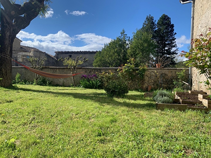 Jardin clos à 5m des chambres