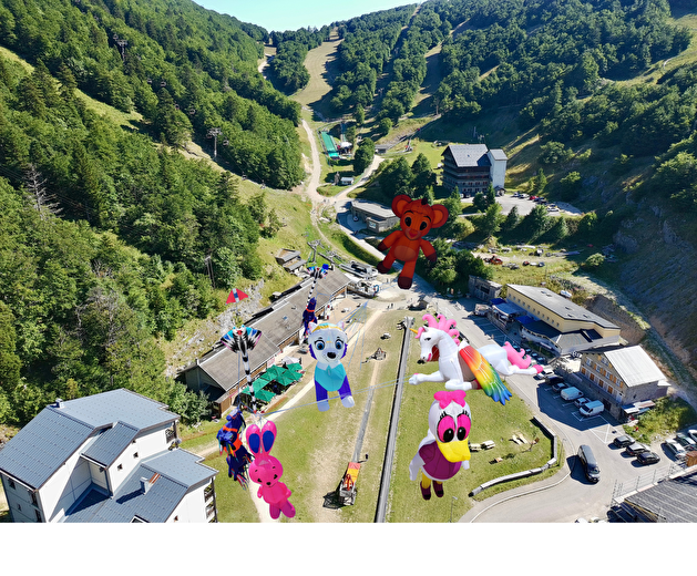 🎉 Col de Rousset en fête ! Une ambiance haute en couleur vous attend avec cerfs-volants, animations, balade panoramique, foire artisanale et repas du terroir ! 📸 Image illustrant l’esprit festif de l’événement – montage non contractuel, échelle non représentative. Venez vivre un week-end inoubliable en pleine montagne !