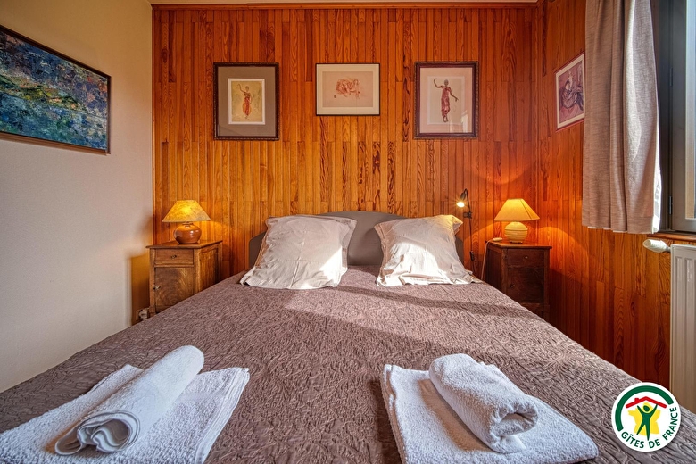 Chambre 1 du rez-de-chaussée (1x160)