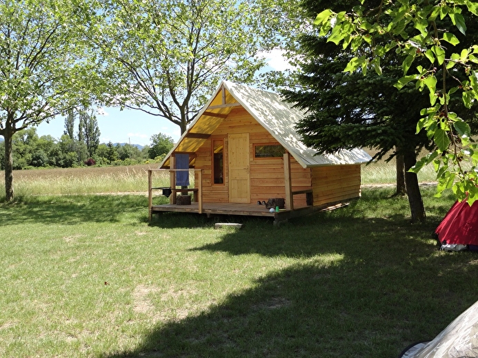 Camping  Les Cabanes de Valdie
