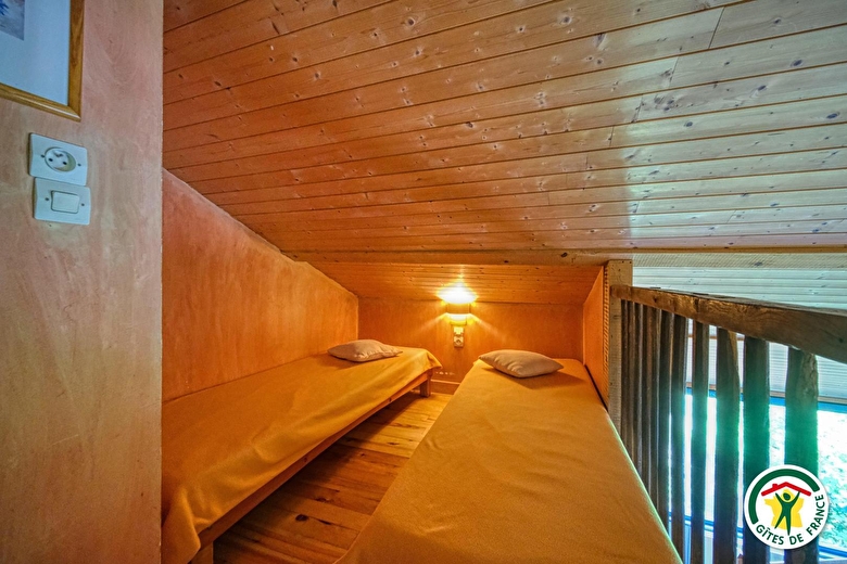 La mezzanine : lits 2x70 et 1x90