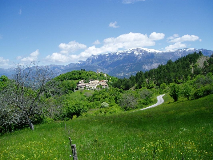 Village de Jansac au printemps