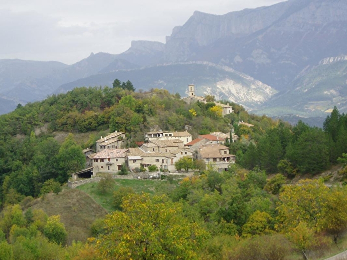 Village de Jansac aux couleurs d'automne