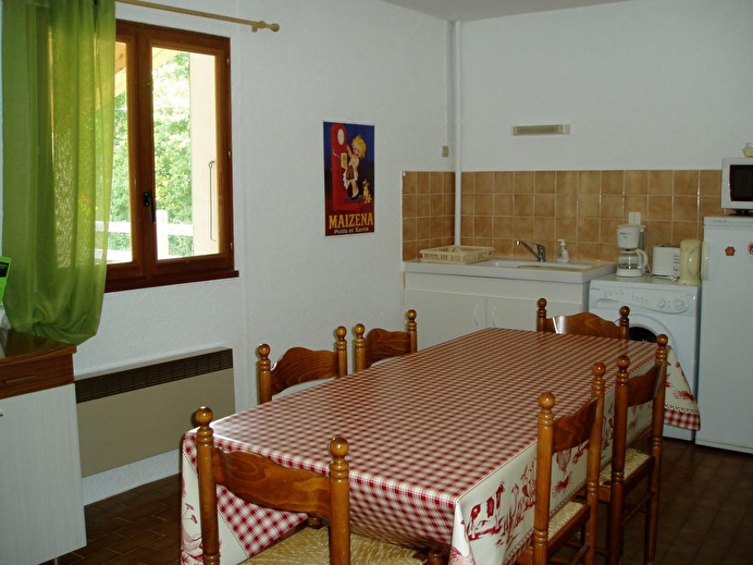 Salle à manger/cuisine donnant sur la terrasse