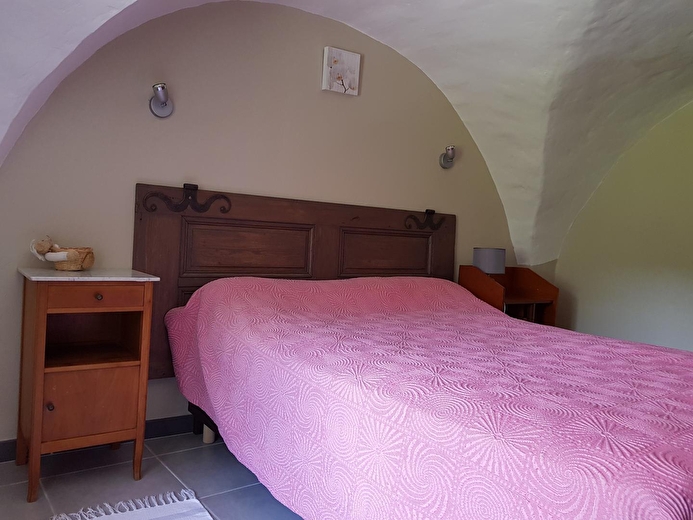 La chambre avec un lit en 140