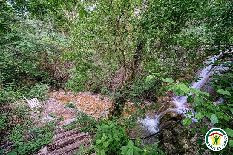 La cascade où il fait bon se rafraîchir en plein été
