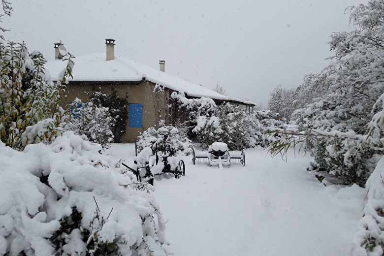 Les portes du Vercors - Noyaret - Terrasse du gite sous la neige