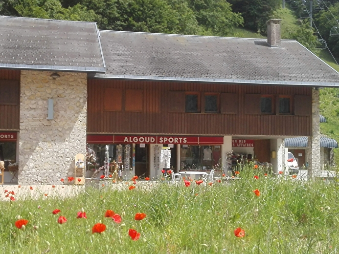 Découvrez la boutique Algoud Sport au coeur de la station du Col de Rousset