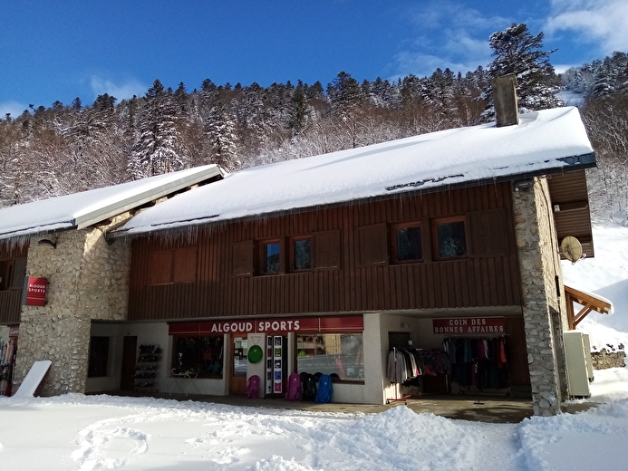 La boutique Algoud Sport au cœur de la station du Col de Rousset