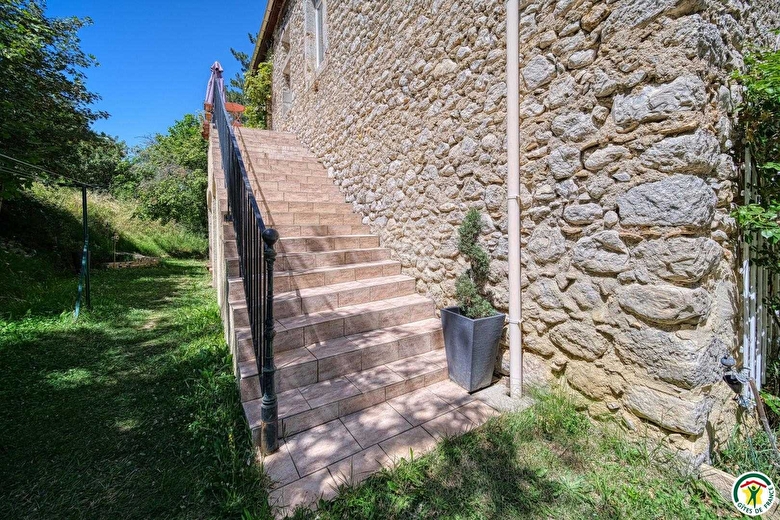 Accès par un escalier