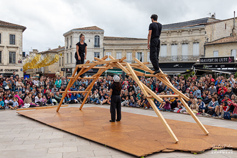 Spectacle de cirque- Cie Les Cieux Galvanisés - 128 kilos de mélèze