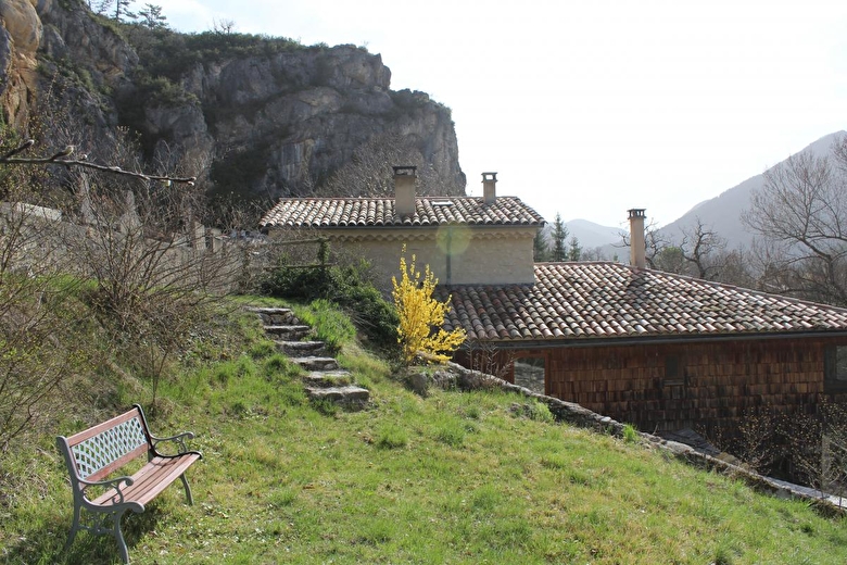 le gîte depuis le jardin