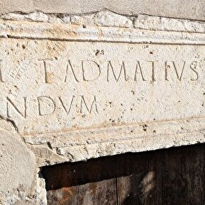 Ecritures romaines - linteau
