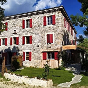 Façade d'entrée de l'établissement