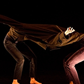 Spectacle de danse - Sous le manteau - Cie Sur le tas