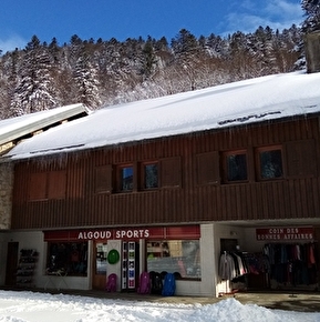 La boutique Algoud Sport au cœur de la station du Col de Rousset