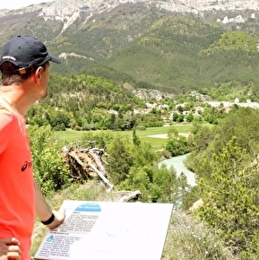Le sentier la roche et l'eau