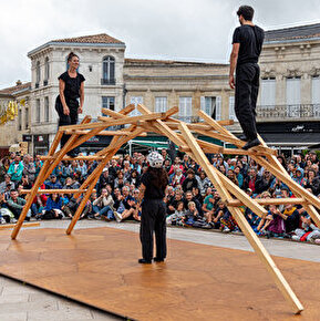 Spectacle de cirque- Cie Les Cieux Galvanisés - 128 kilos de mélèze