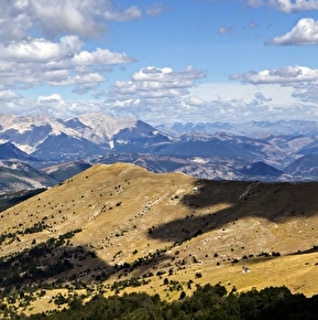 Ligne de crête et sa cabane de berger
